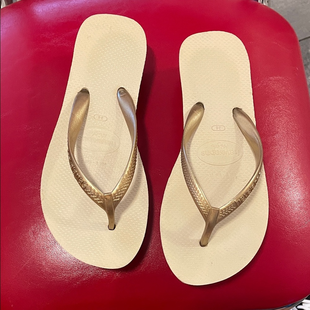 Havaianas Women's Sandals with Gold Straps and Cream Soles